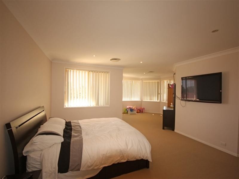 50 Fullerton Circuit, St Helens Park NSW 2560