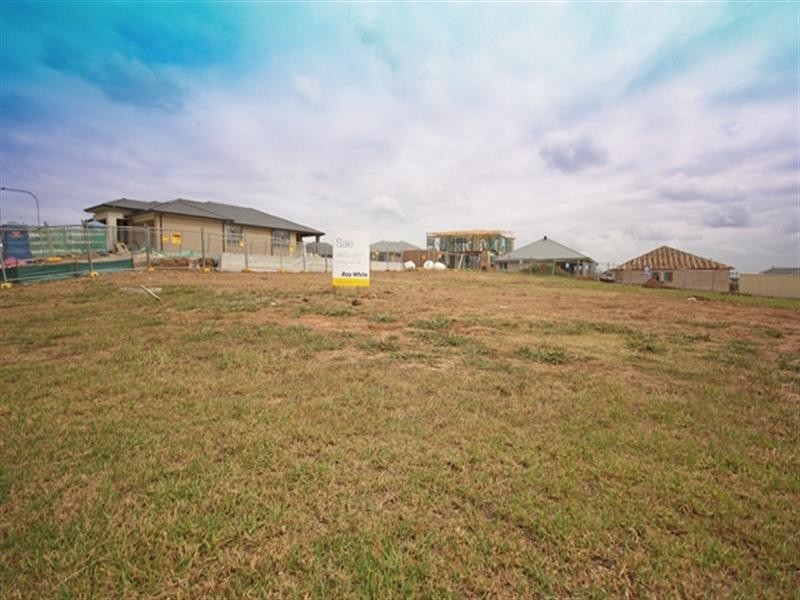 8 Swansona Avenue, Mount Annan NSW 2567