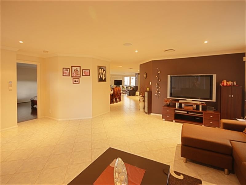 9 Gannon Close, Bradbury NSW 2560