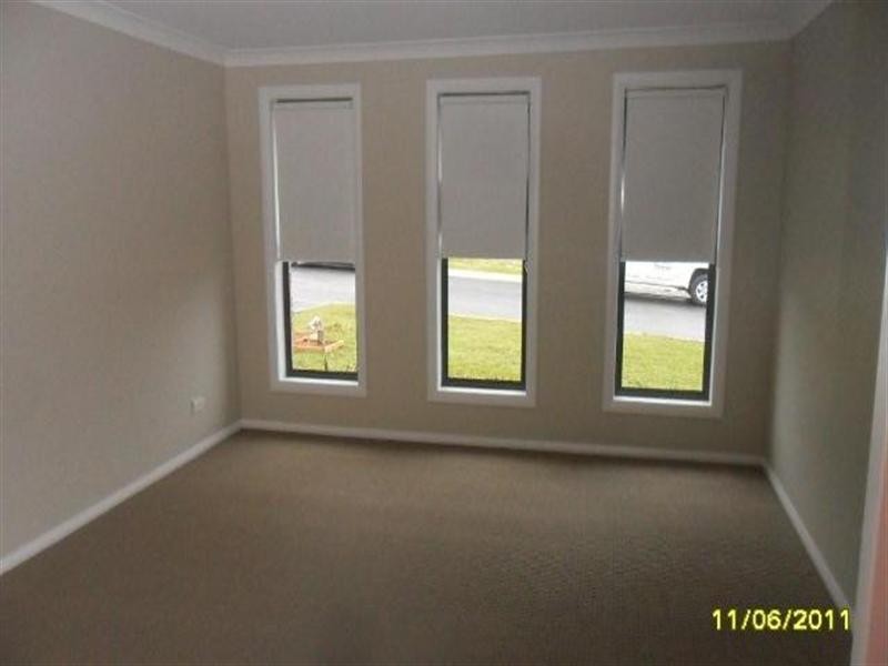 16 Young Street, Elderslie NSW 2570