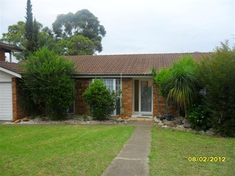 10 Lanark Place, St Andrews NSW 2566