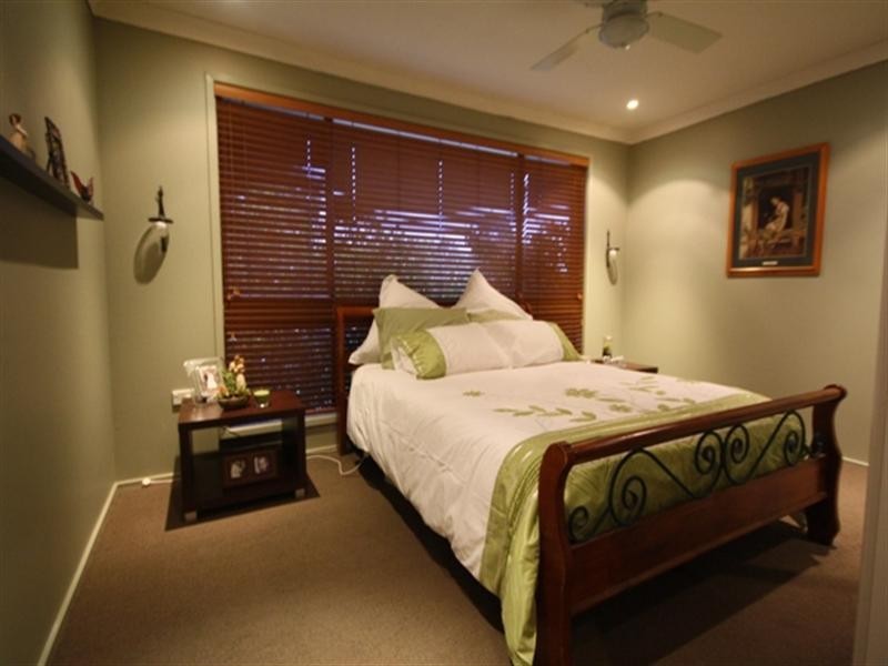 27 Trobriand Cresent, Glenfield NSW 2167