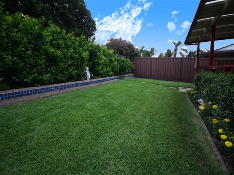27 Trobriand Cresent, Glenfield NSW 2167