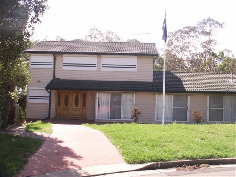 4 Clyde Place, Campbelltown NSW 2560
