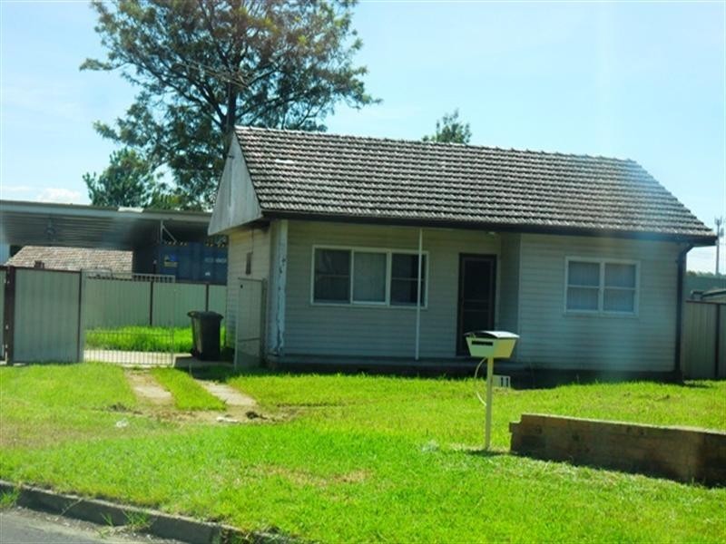 11 Annette Place, Ingleburn NSW 2565