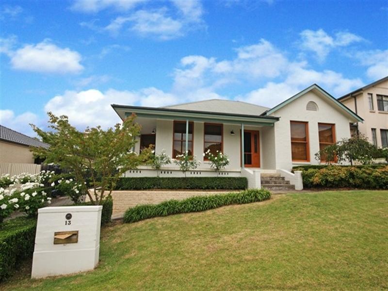 13 Governors Way, Macquarie Links NSW 2565