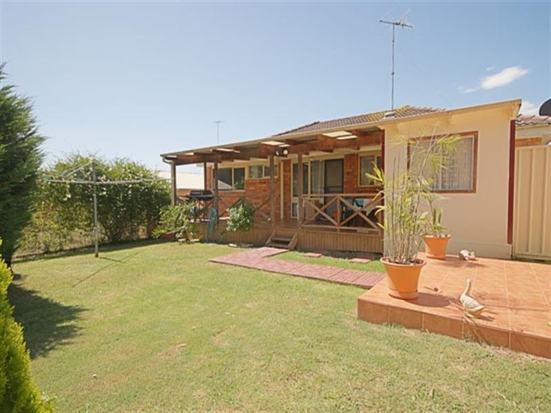 4 Rudge Place, Ambarvale NSW 2560