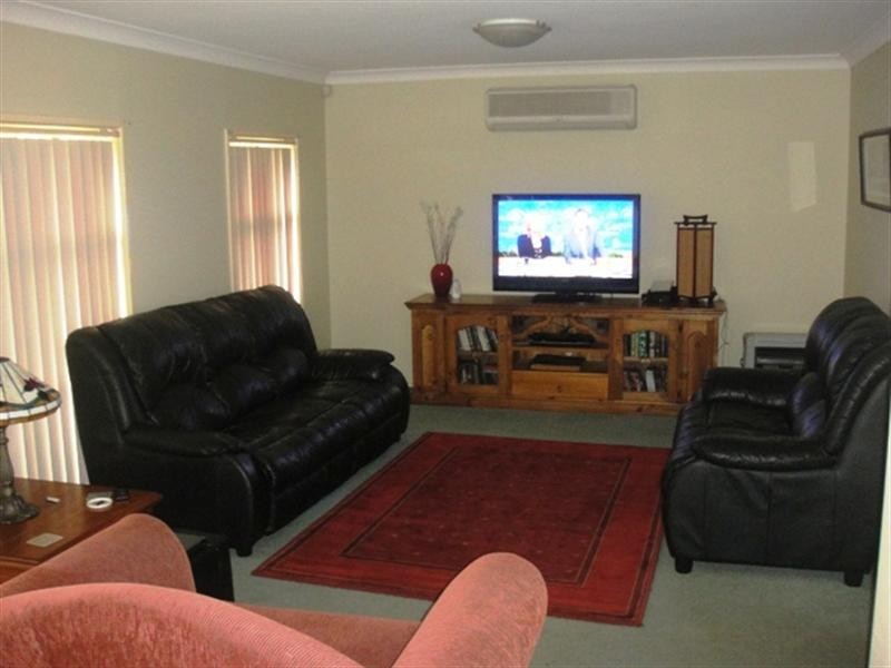 30 Groundsel Avenue, Macquarie Fields NSW 2564