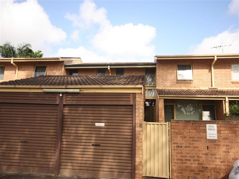 11/42 Woodhouse Drive, Ambarvale NSW 2560