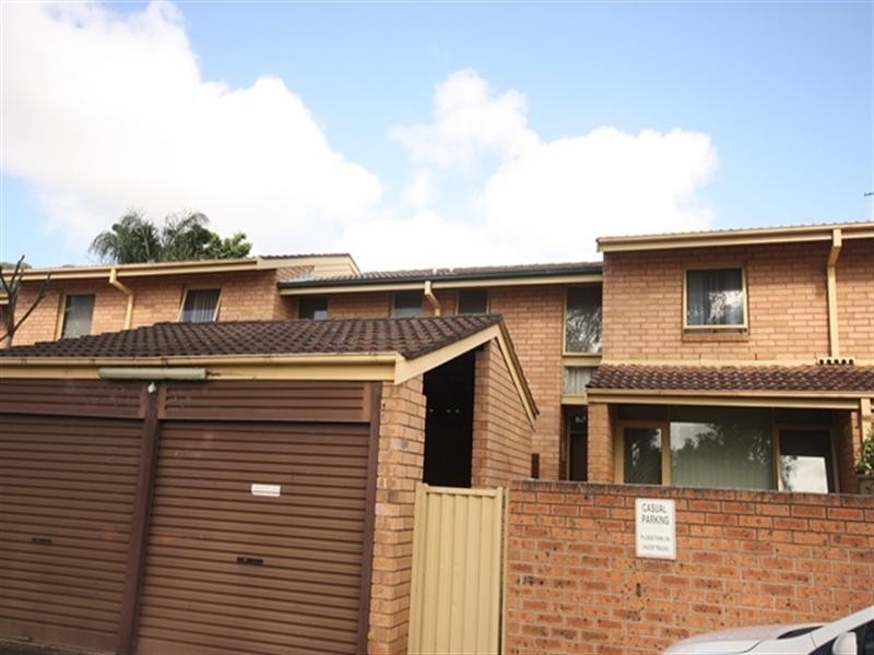 11/42 Woodhouse Drive, Ambarvale NSW 2560