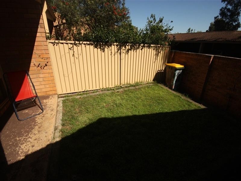 11/42 Woodhouse Drive, Ambarvale NSW 2560