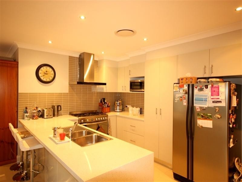 10 Liz Kernohan Drive, Elderslie NSW 2570