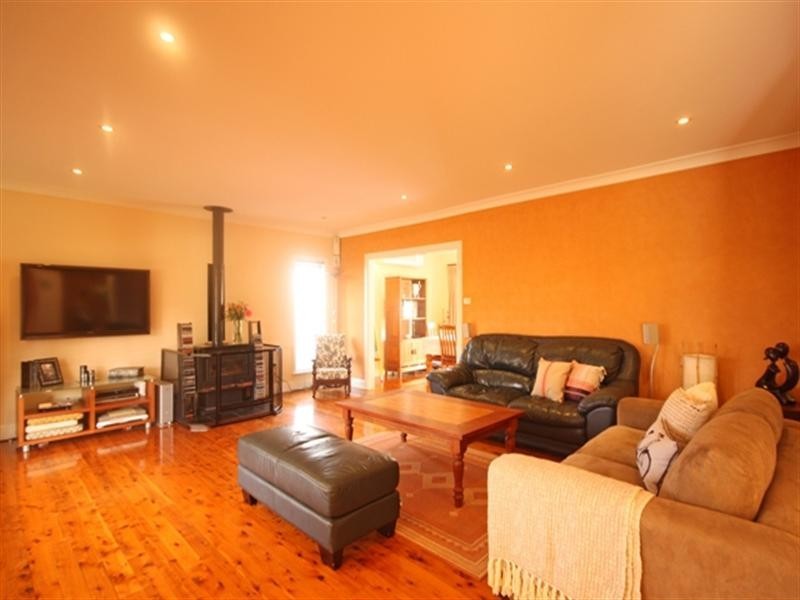 9 Barratt Avenue, Camden South NSW 2570