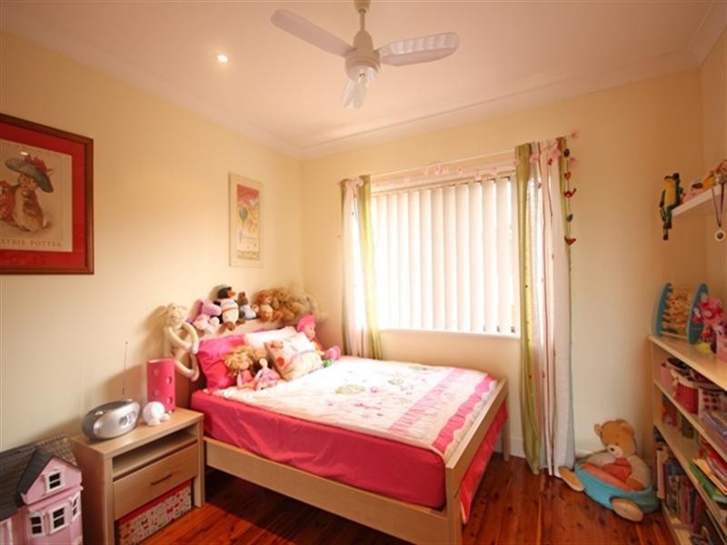 9 Barratt Avenue, Camden South NSW 2570