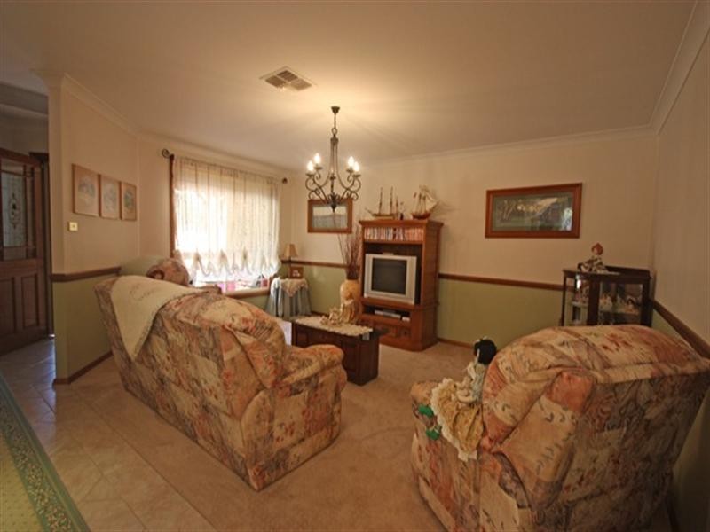 19 Chain-O-Ponds Road, Mount Annan NSW 2567
