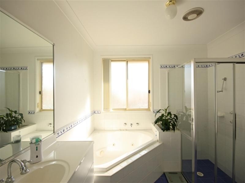 56 Fullerton Circuit, St Helens Park NSW 2560