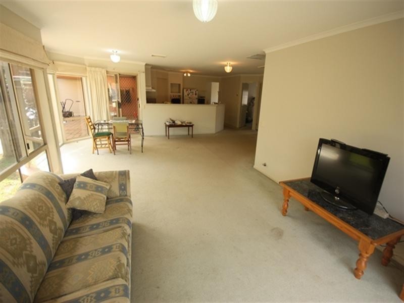 32 Stenhouse Drive, Mount Annan NSW 2567