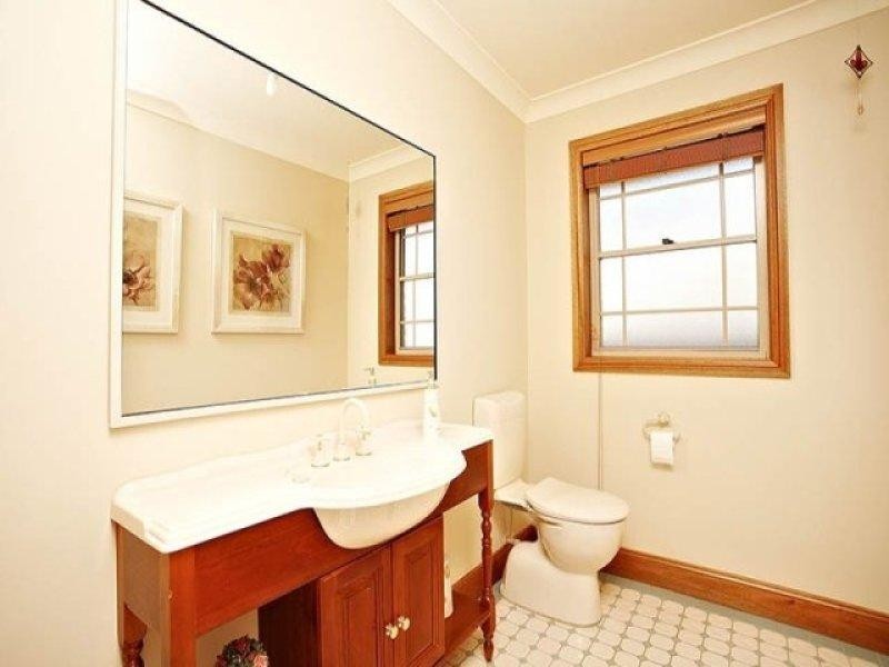 Macquarie Links NSW 2565