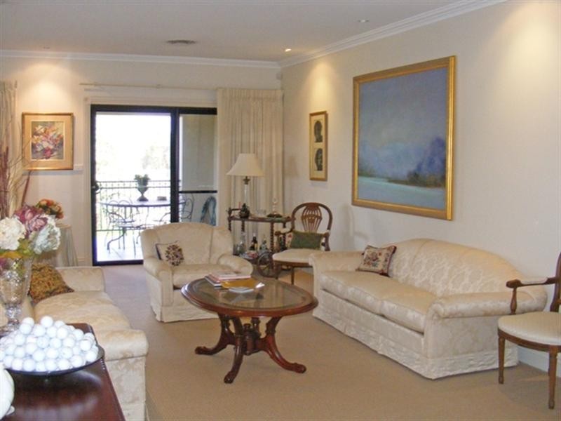 Macquarie Links NSW 2565