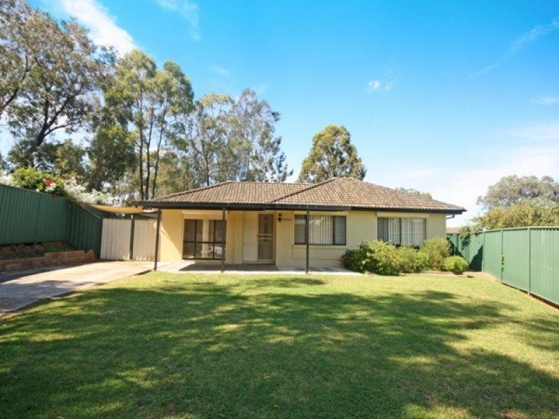 8 Dargie Place, Eagle Vale NSW 2558