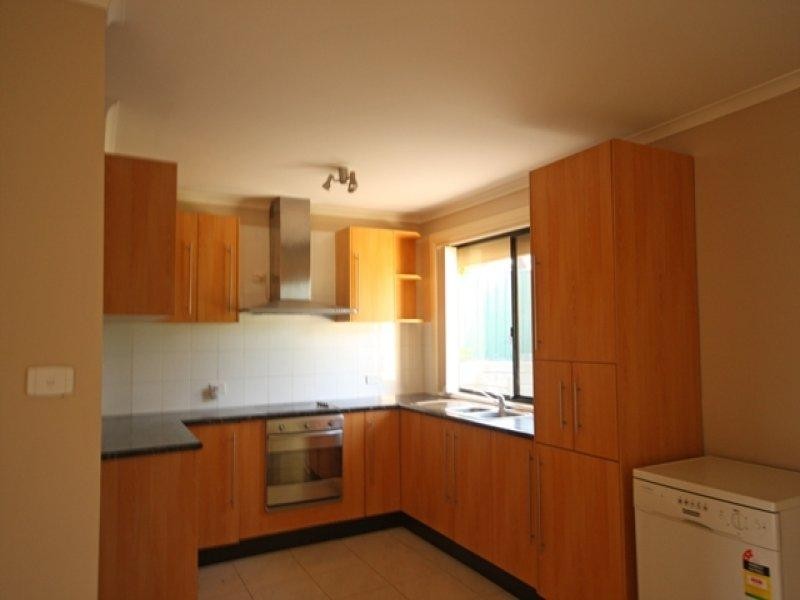 8 Dargie Place, Eagle Vale NSW 2558