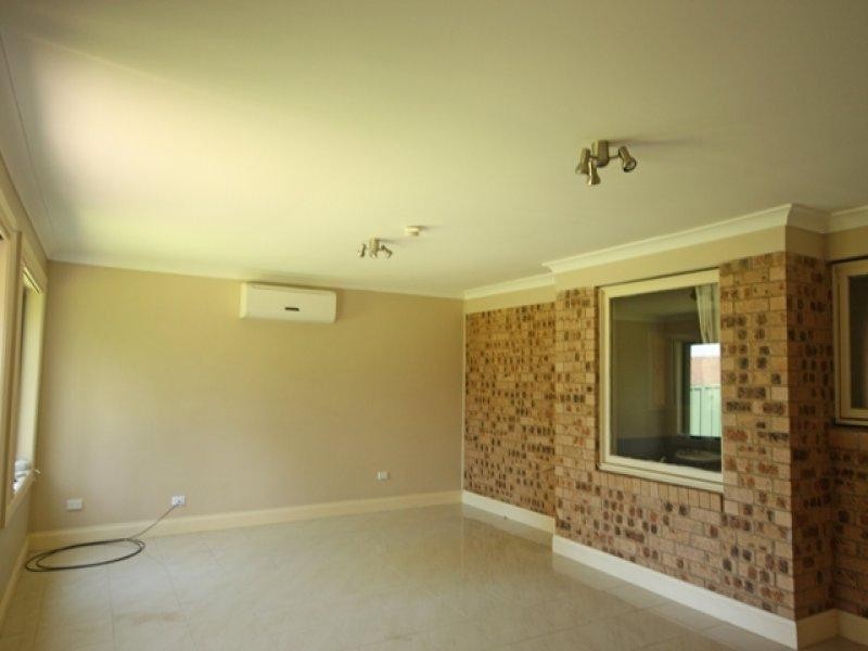 8 Dargie Place, Eagle Vale NSW 2558