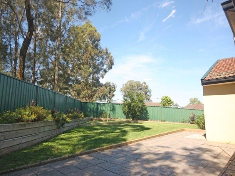 8 Dargie Place, Eagle Vale NSW 2558