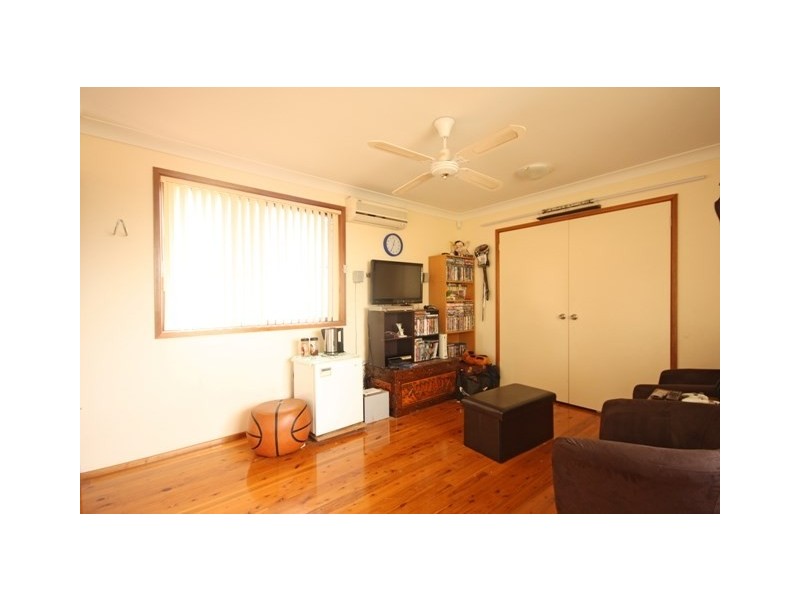 20 Campbell Close, Minto NSW 2566