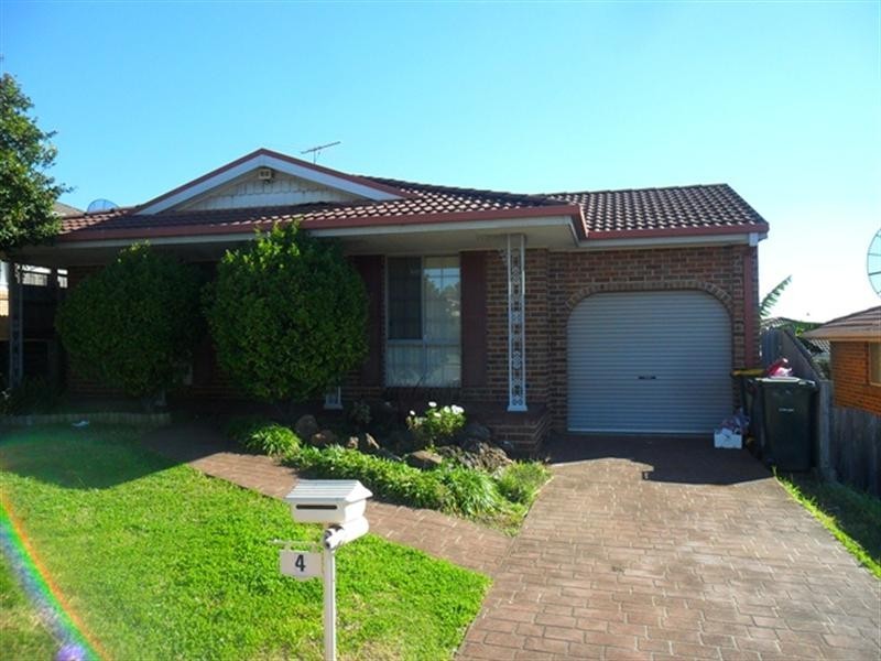 4 Smart Place, Minto NSW 2566