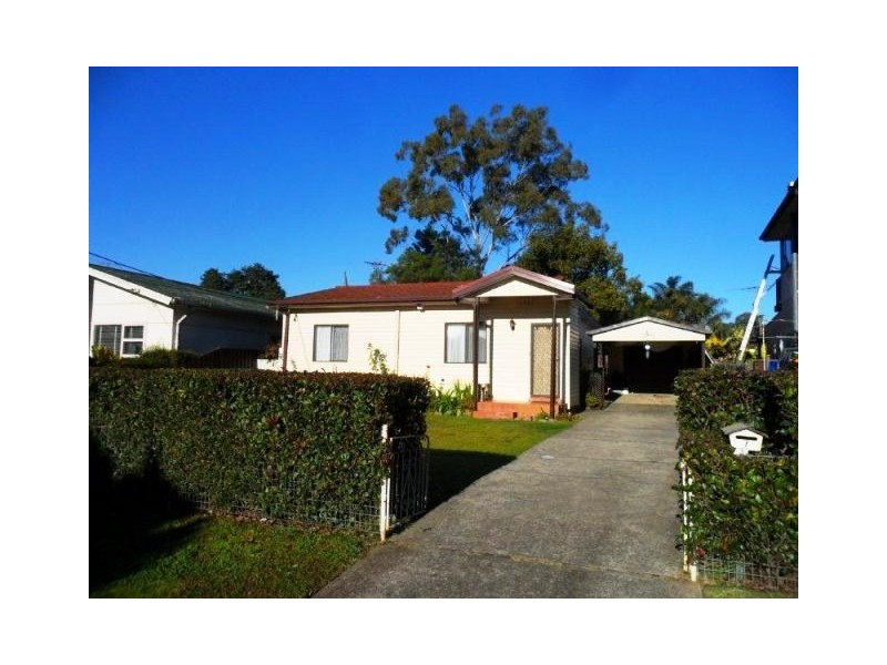 7 Alexander Crescent, Macquarie Fields NSW 2564