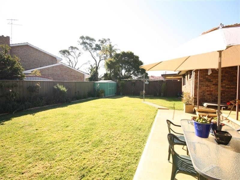4 Aroa Place, Glenfield NSW 2167