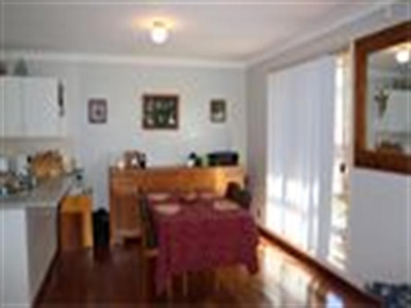 17b Francisco Crescent, Rosemeadow NSW 2560