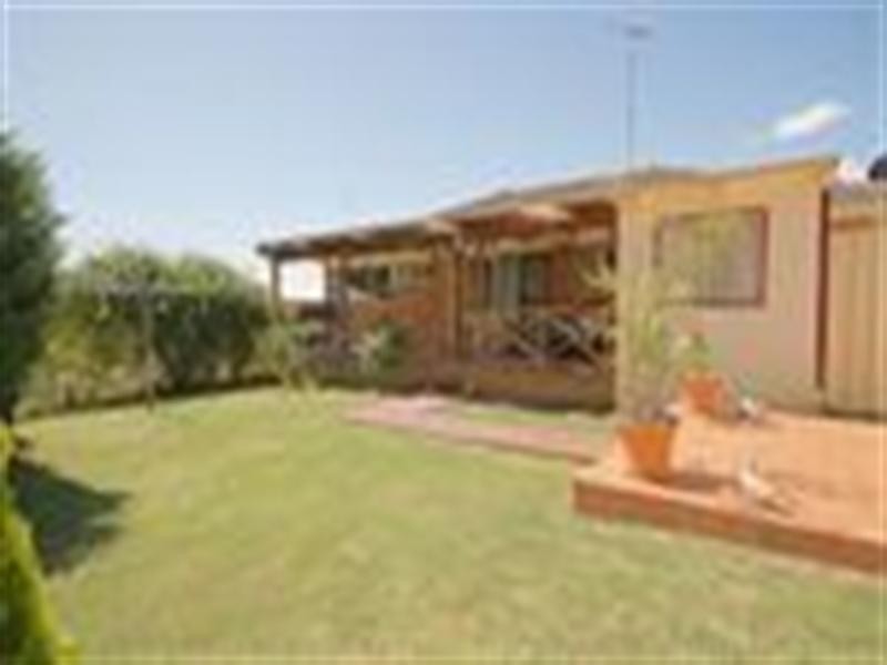 4 rudge Place, Ambarvale NSW 2560