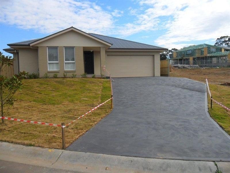 10 Jarvisfield Place, Macquarie Links NSW 2565