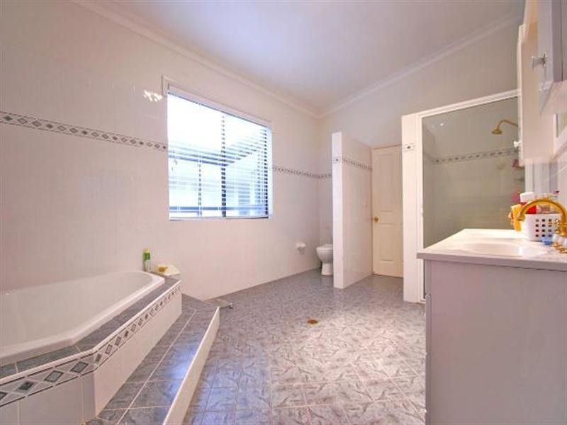 Glen Alpine NSW 2560