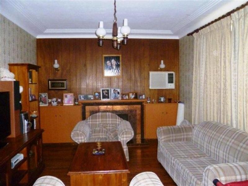 9 Christie Street, Minto NSW 2566