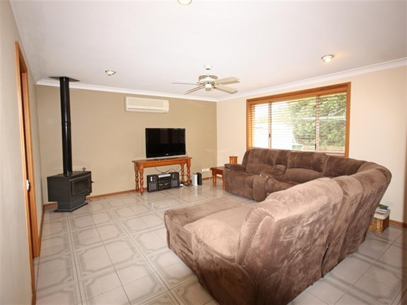 18 Dominish Cresent, Camden South NSW 2570