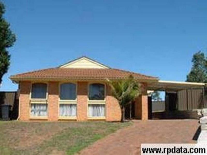 18 Quenda Place, St Helens Park NSW 2560