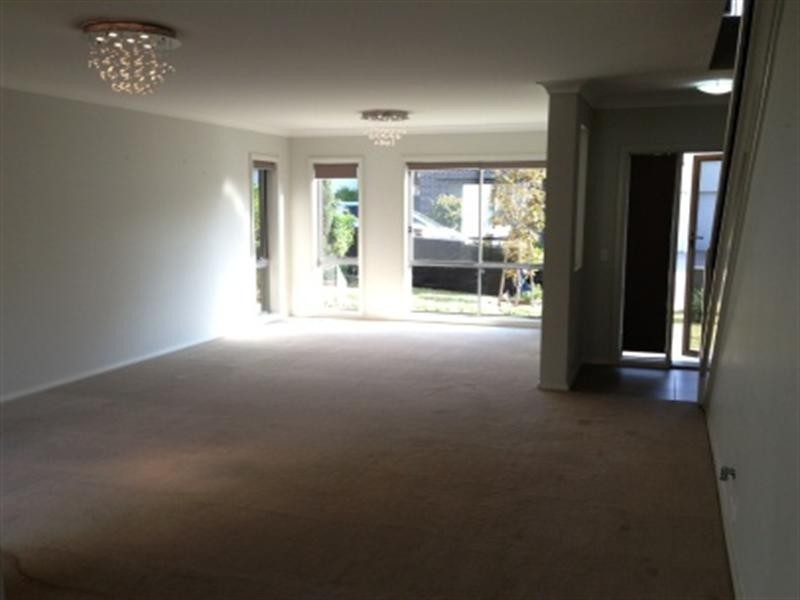 27 Kippax Avenue, Leumeah NSW 2560