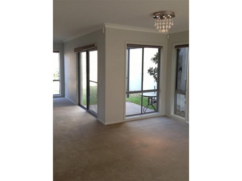 27 Kippax Avenue, Leumeah NSW 2560