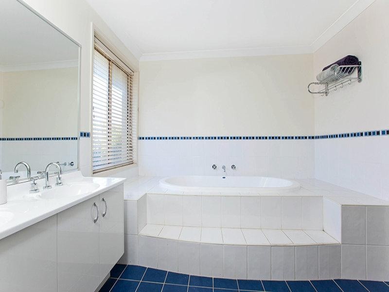 Macquarie Links NSW 2565