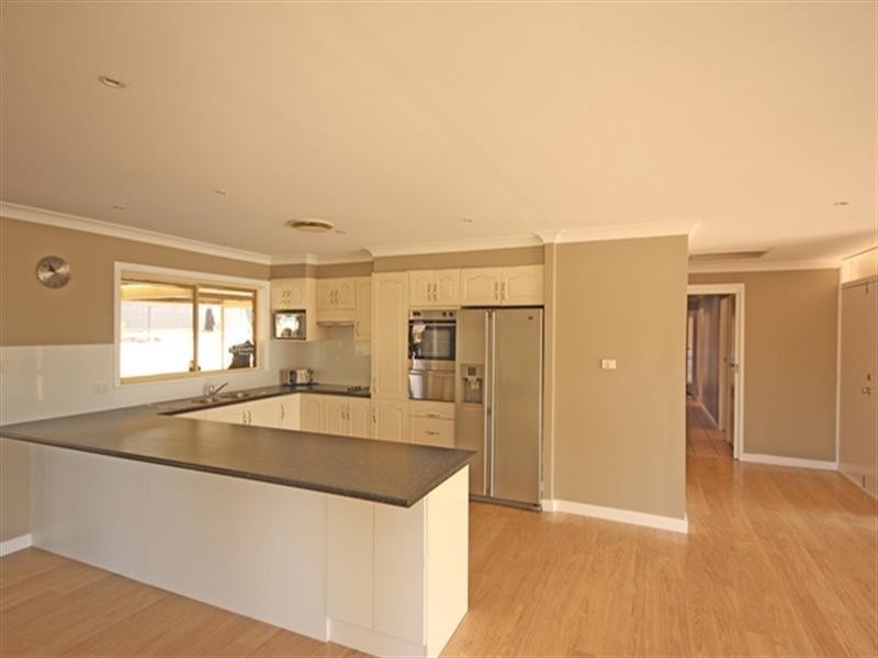 6 Dundee Place, St Andrews NSW 2566