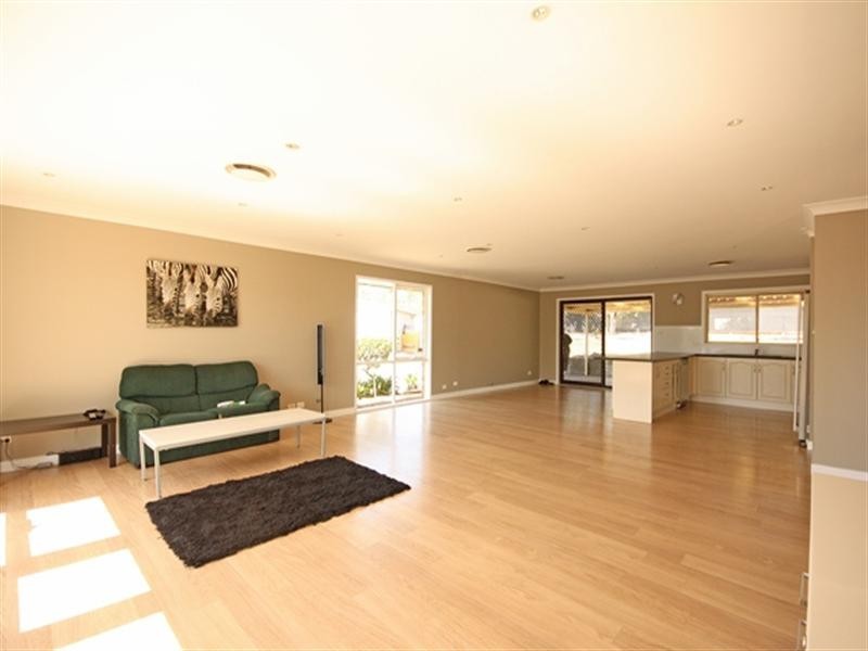 6 Dundee Place, St Andrews NSW 2566