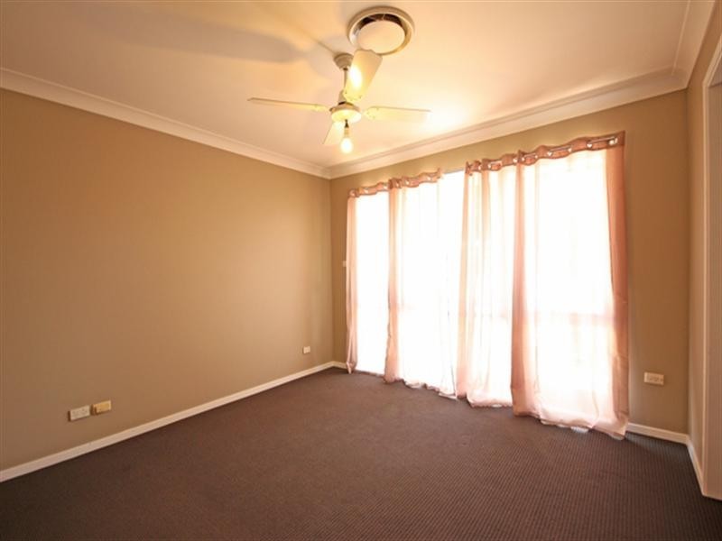 6 Dundee Place, St Andrews NSW 2566