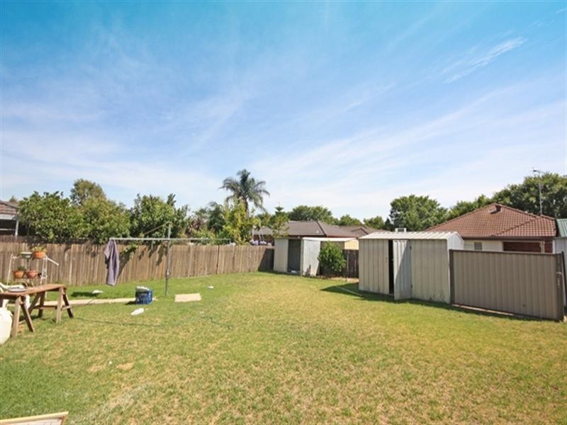 6 Dundee Place, St Andrews NSW 2566