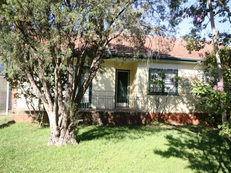 29 Chamberlin Street, Campbelltown NSW 2560