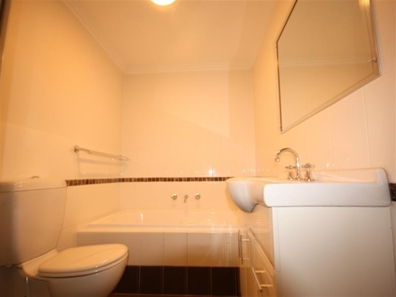 5/13 Chamberlin Street, Campbelltown NSW 2560