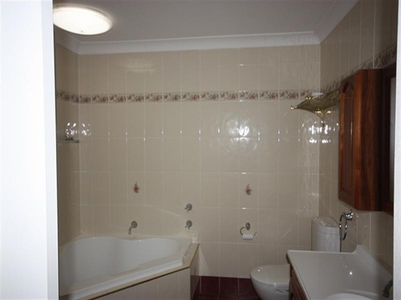 18 Clinton Street, Narellan NSW 2567