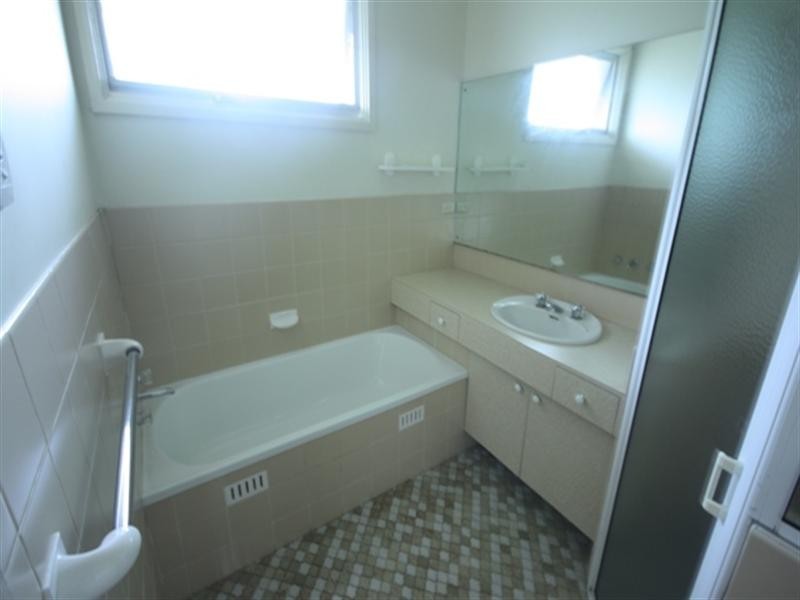 1 Jenolan Street, Leumeah NSW 2560