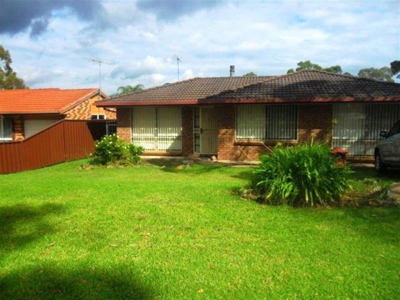 23 Greengate Road, St Helens Park NSW 2560